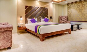 Premium Room - The Golden Crown Hotel Banquet & Cafe (Danapur)