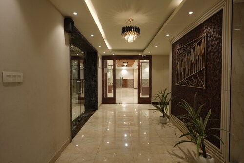 The Golden Crown Hotel Banquet & Cafe