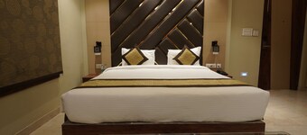 The Golden Crown Hotel Banquet & Cafe