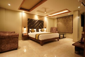 Iron/ironing board, free WiFi - The Golden Crown Hotel Banquet & Cafe (Danapur)