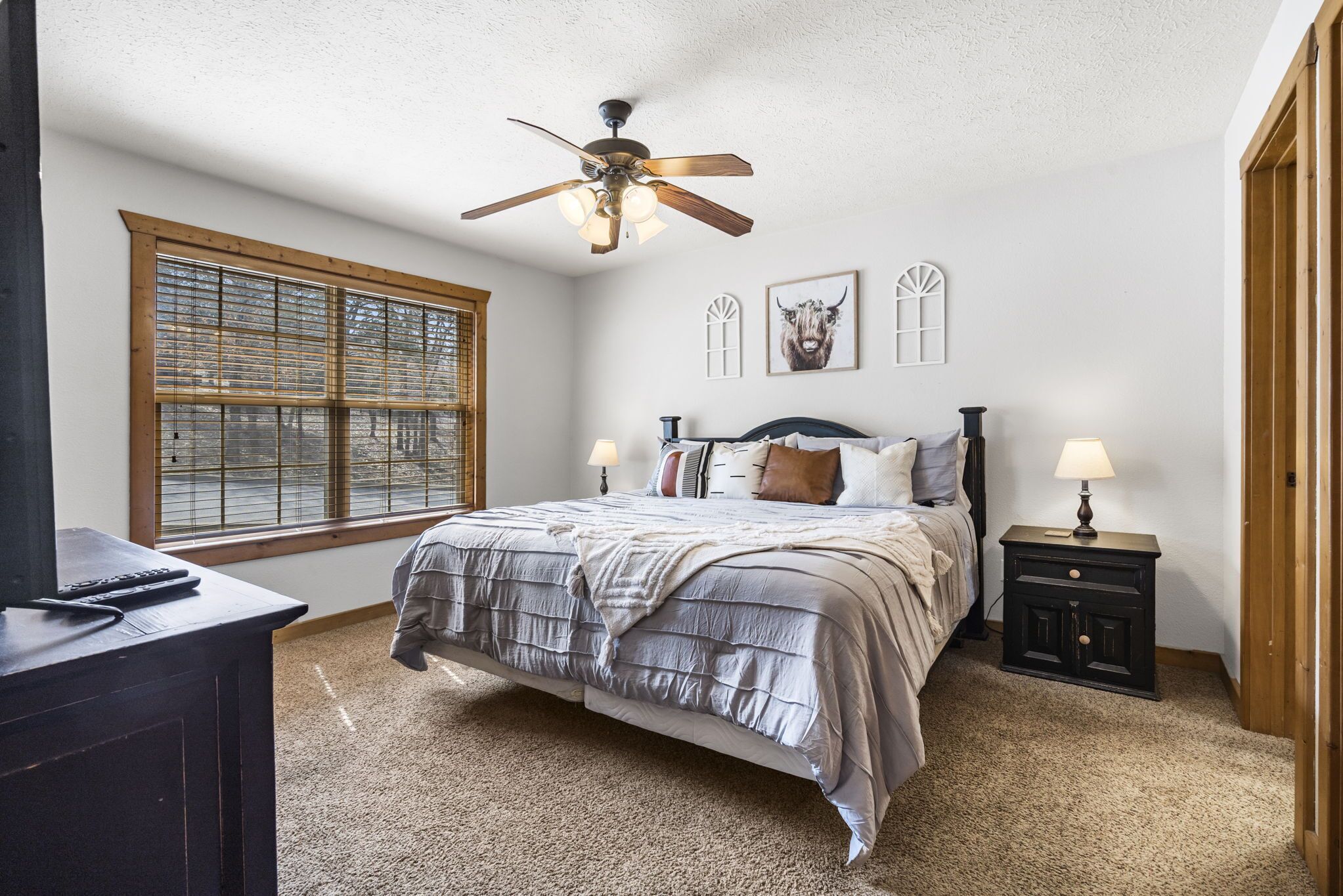 Timeless Branson Cabin - 4 Bedroom Home Near Silver Dollar City