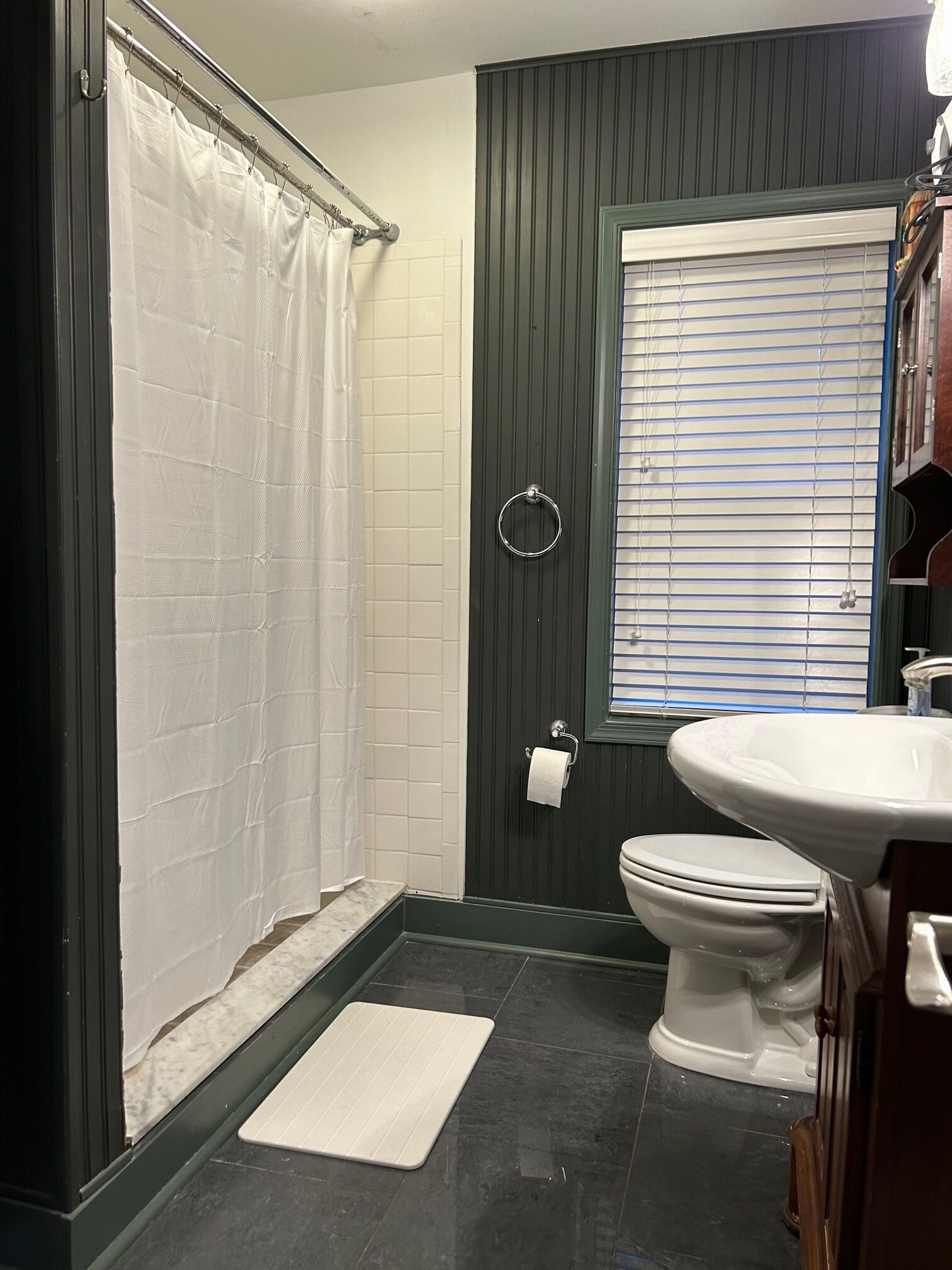 BEACH BLOCK freshly updated condo steps to the boardwalk, restaurants & shopping