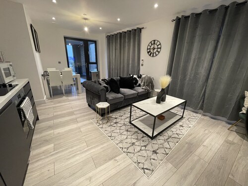 Stylish 2 Bedroom Flat in South Croydon