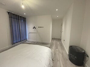 2 Schlafzimmer, Schreibtisch, Bügeleisen/Bügelbrett, kostenloses WLAN