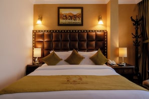 Deluxe Double Room, 1 Bedroom, Non Smoking, City View | Egyptian cotton sheets, premium bedding, pillowtop beds, free minibar