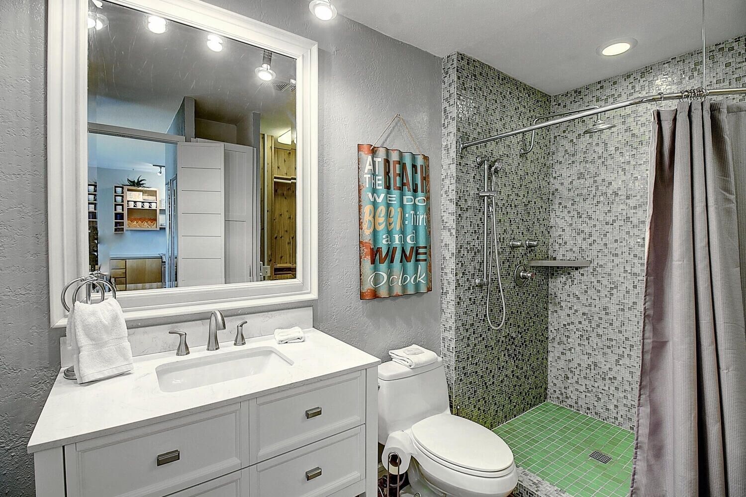 Bay Tree A3 Condo by Redawning