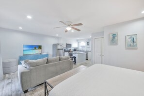 アイロン / アイロン台、WiFi (無料)、ベッドシーツ