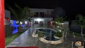 室外泳池