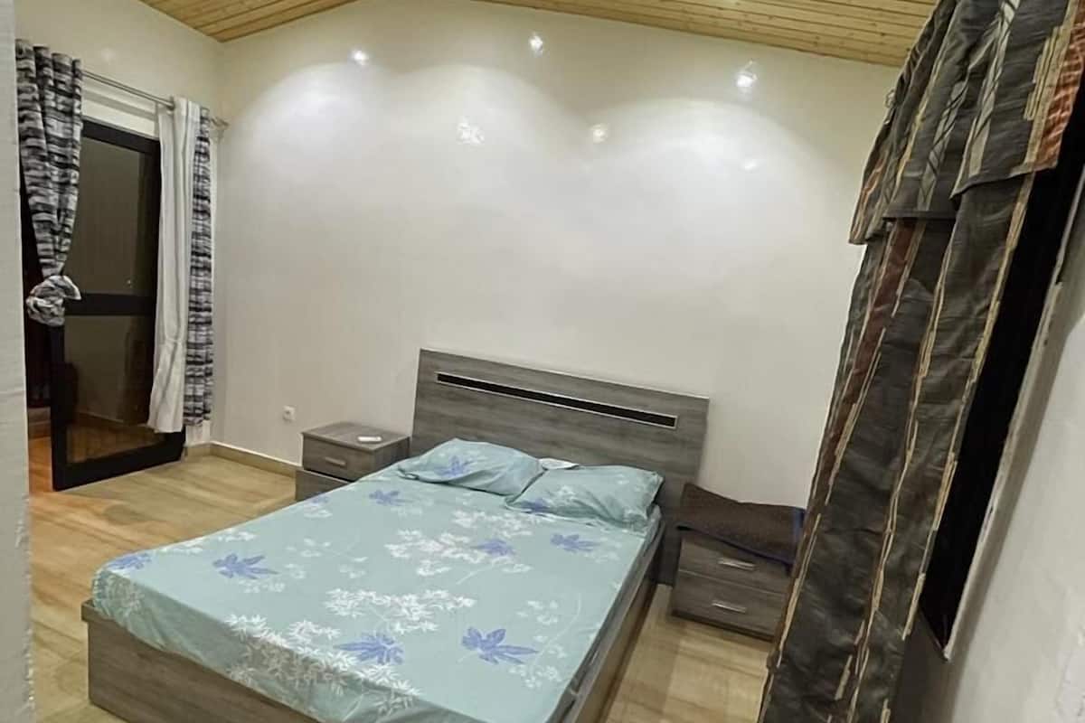 Kamar Double Senior | Brankas, tirai kedap cahaya, kedap suara, dan Wi-Fi gratis