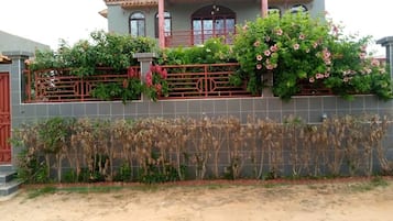 Façana frontal de l'allotjament