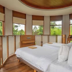 1 bedroom, premium bedding, down comforters, pillowtop beds