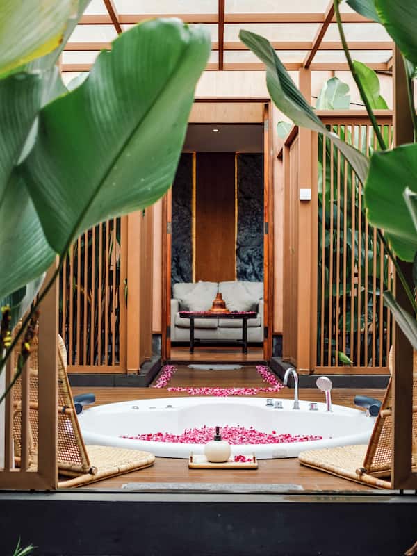 1 bedroom, premium bedding, down comforters, pillowtop beds