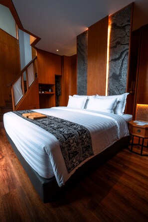 Premium bedding, down duvets, pillow-top beds, minibar - Hotel Le Temple (Borobudur)
