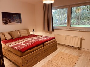 1 bedroom, desk, travel crib, free WiFi