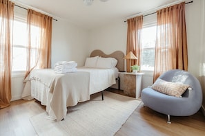 3 bedrooms, travel cot, free WiFi, bed sheets - The Haven • Outdoor Tub • Backyard Oasis • As seen on Magnolia Network (Kill Devil Hills)