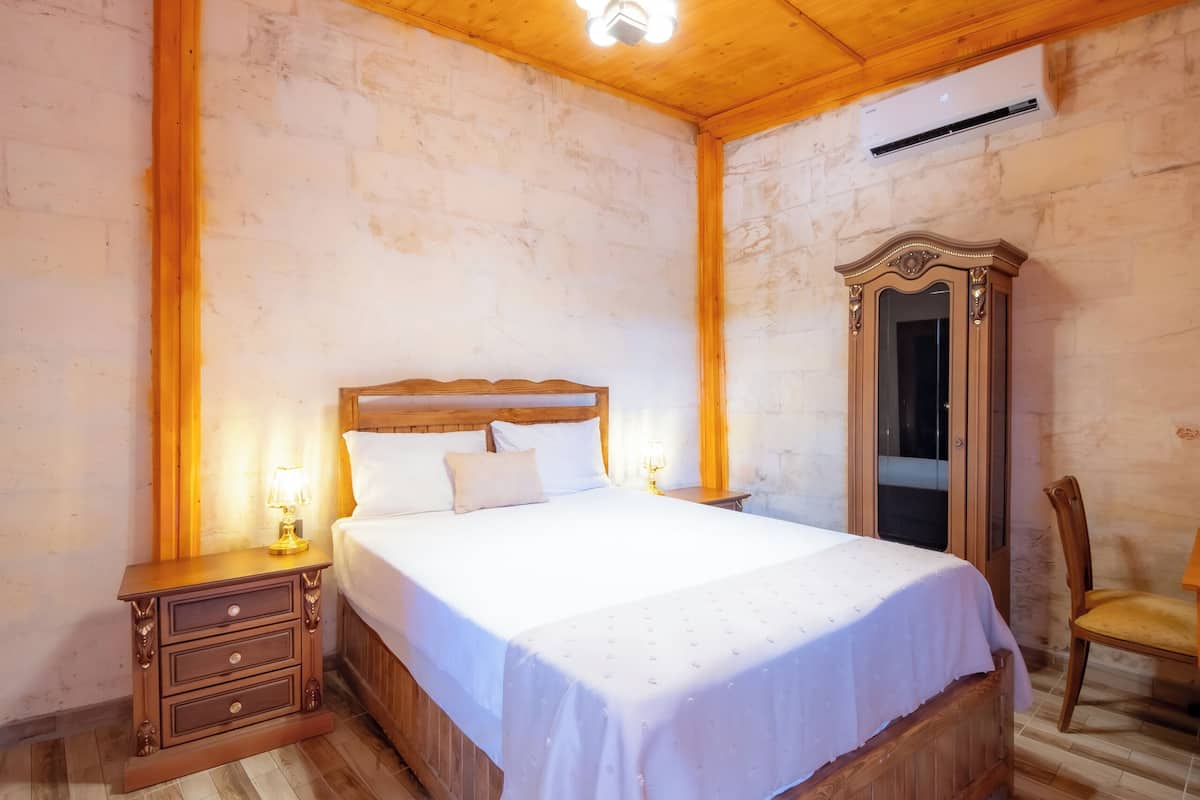 1 bedroom, premium bedding, down duvets, minibar