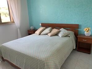 2 slaapkamers, reisbedje, gratis wifi, beddengoed