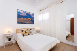 2 soverom, skrivebord, strykejern/-brett og wi-fi (inkludert)
