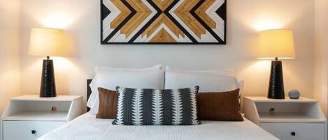 1 dormitorio, tabla de planchar con plancha, wifi y ropa de cama