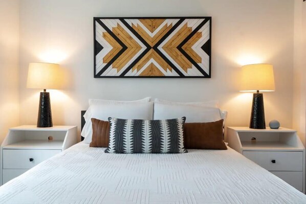 1 bedroom, iron/ironing board, WiFi, bed sheets - Cozy Bohemian Condo with Pool by Barclé (Nashville)