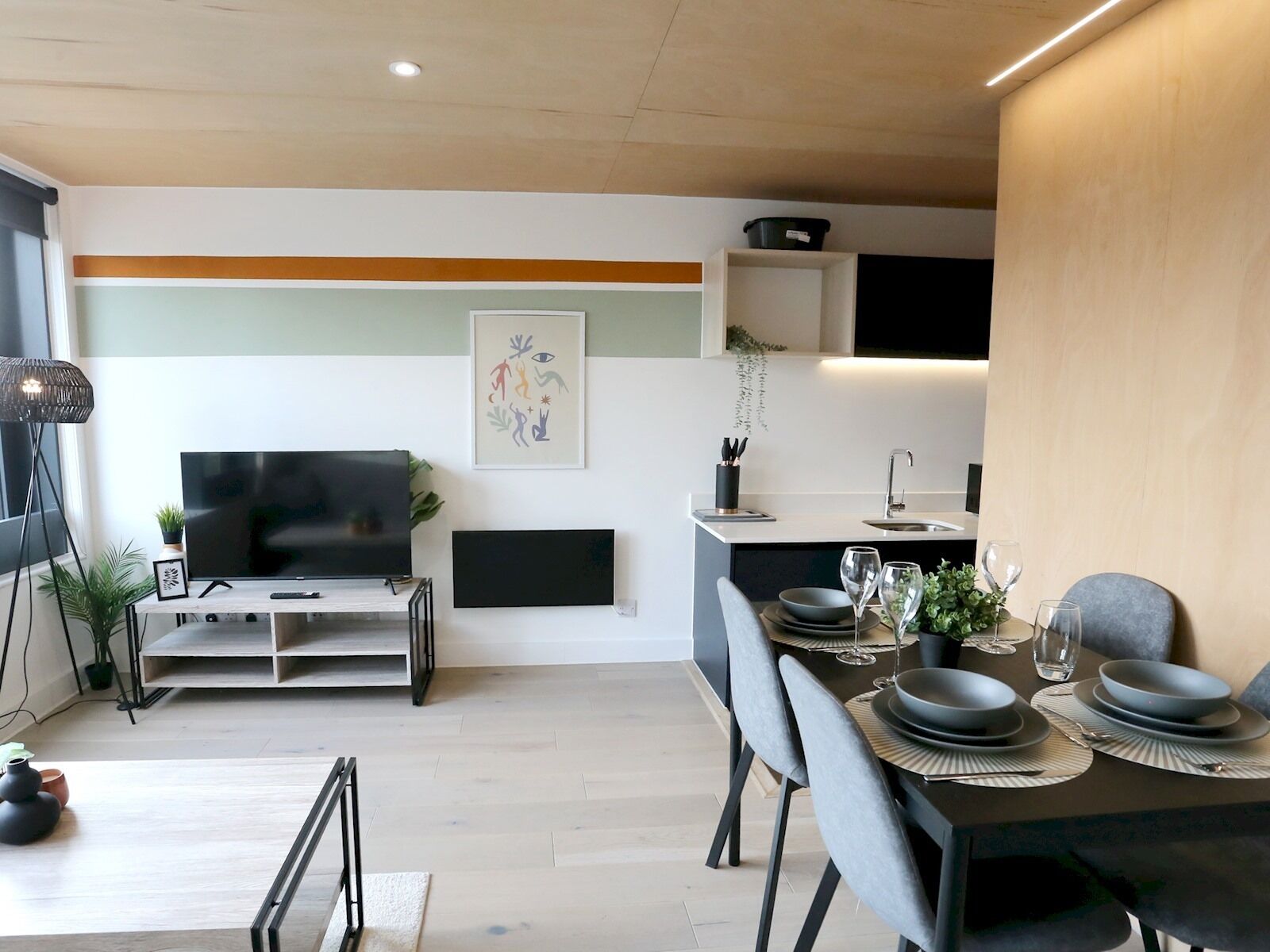 *NEW* Central Modern Apartment | Pass the Keys