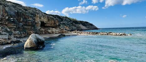 Aurinkotuoleja, rantapyyhkeitä