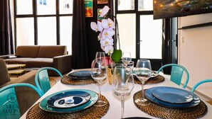 豪華公寓, 3 間臥室 (WYNWOOD LOFT) | 客廳 | 130 厘米平面電視連有線電視頻道、電視
