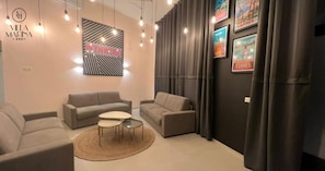 Deluxe Apartment, 3 Bedrooms (WYNWOOD LOFT) | Living area