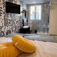 Deluxe Apartment, 2 Bedrooms, 2 Bathrooms (SOUTH BEACH) | Bathroom | Shower, rainfall showerhead, hair dryer, towels