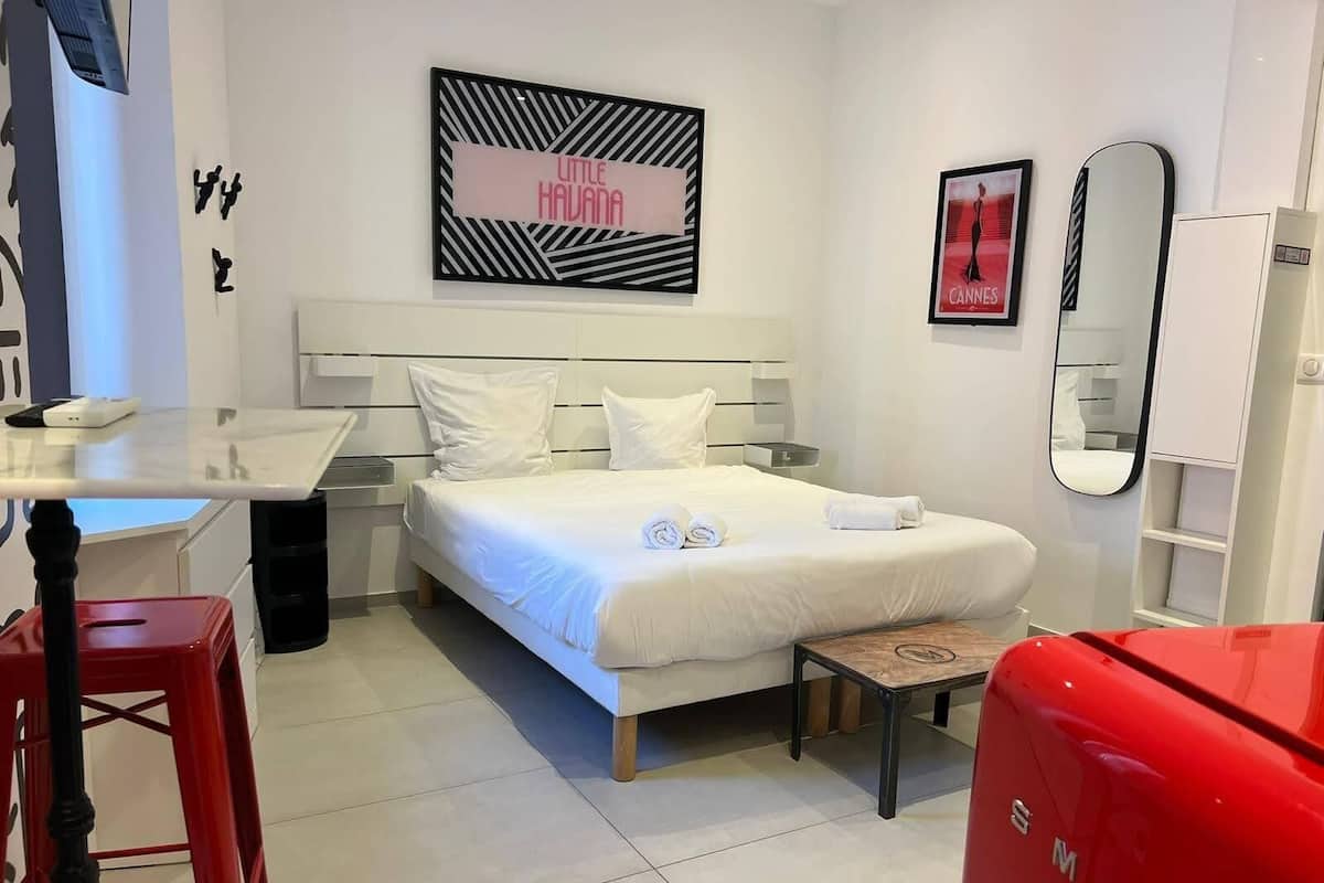 Studio Deluxe (LITTLE HAVANA) | 1 sovrum, egyptiska bomullslakan och sängtillbehör av högsta kvalitet