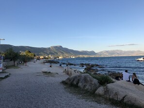 Am Strand, Liegestühle, Strandtücher