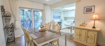 Large & Comfy Beach Apartment with Screened Patio