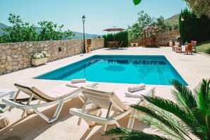 Seasonal outdoor pool - Casa Rural Alba Montis (Guejar Sierra)