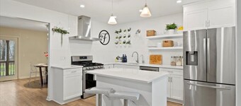 Available for the 2024 Belmont Stakes - Townhome - With a Pool and Lake access.