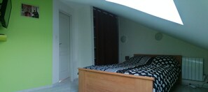 2 chambres, fer et planche à repasser, lit parapluie, Wi-Fi gratuit