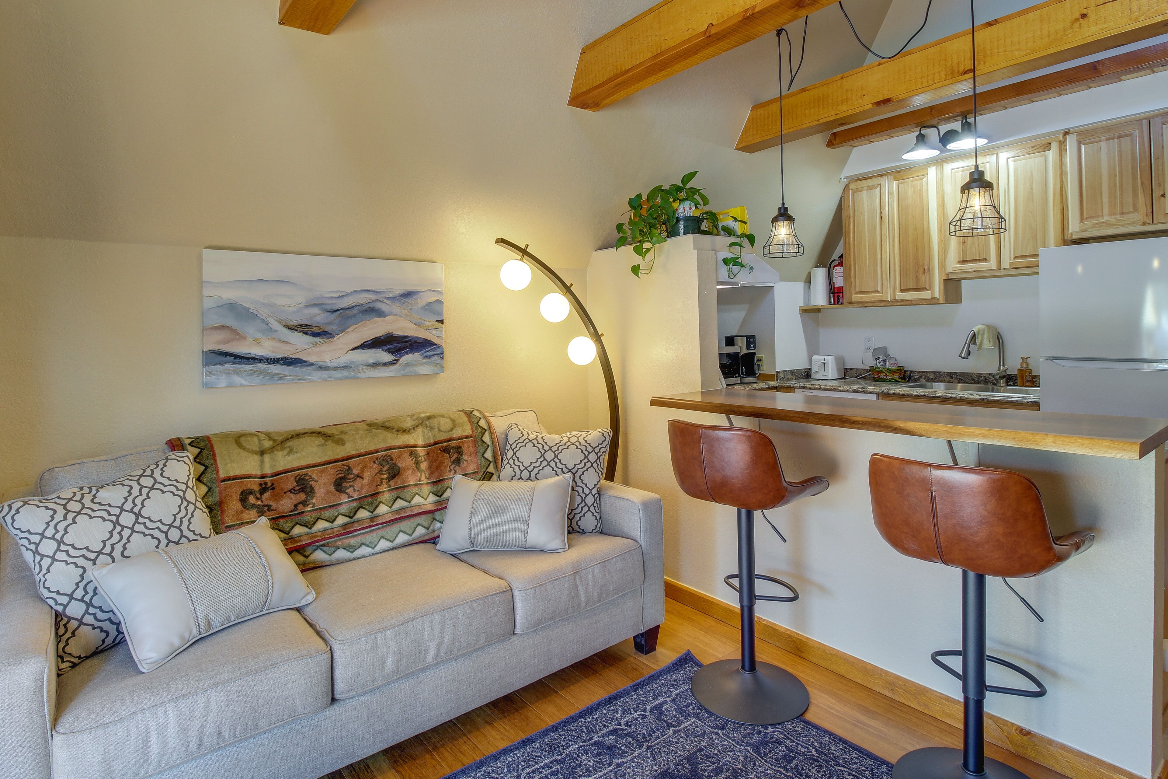 Adorable A-Frame Cabin in Pinetop-Lakeside!