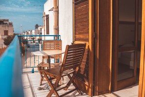 Minibar, safe på rommet, skrivebord og skrivebord for bærbar PC