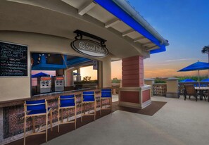 Outdoor dining - Gorgeous Marriott's Ocean Watch Villas Resort (Myrtle Beach)