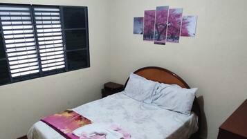 3 Schlafzimmer, Schreibtisch, Bügeleisen/Bügelbrett, kostenloses WLAN