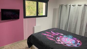 5 bedrooms, WiFi, bed sheets