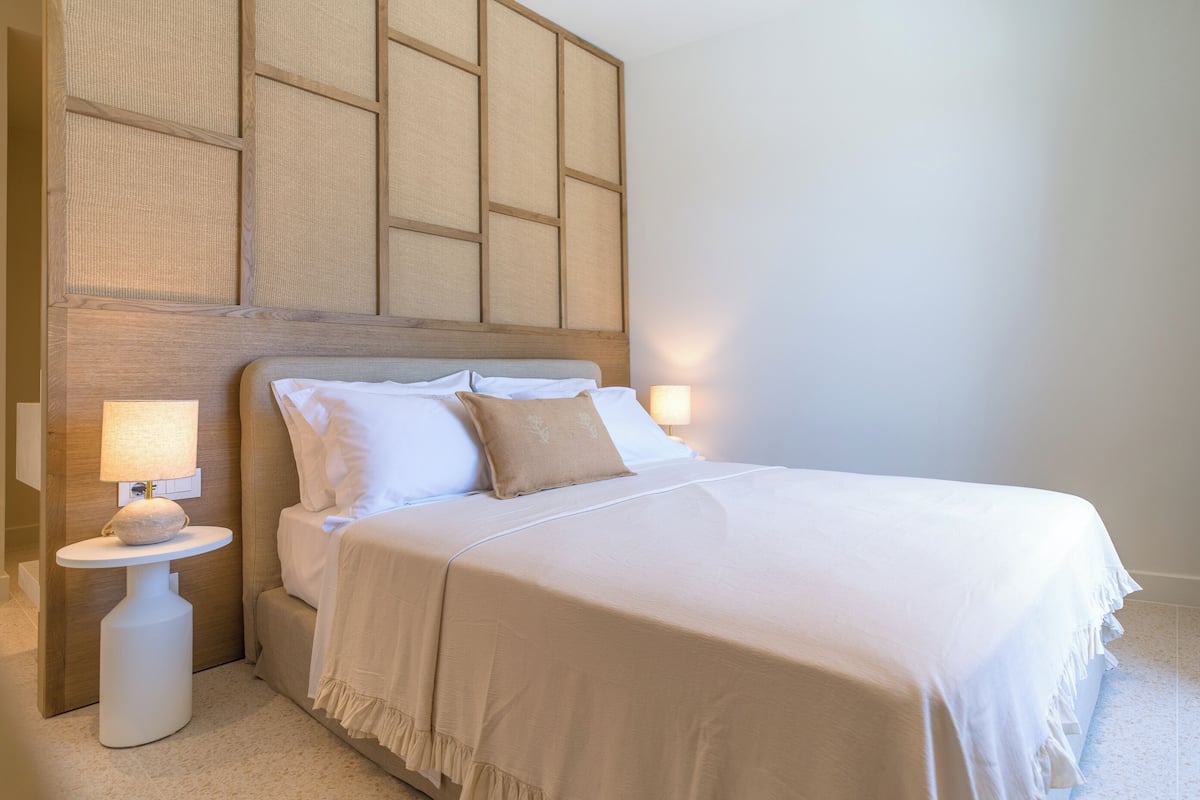 Suite junior, vista a la ciudad | 1 habitación, sábanas de algodón egipcio y ropa de cama de alta calidad