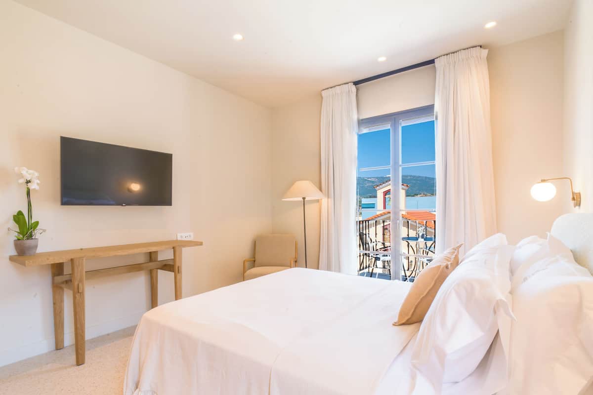 Suite Deluxe, vista al mar | 1 habitación, sábanas de algodón egipcio y ropa de cama de alta calidad