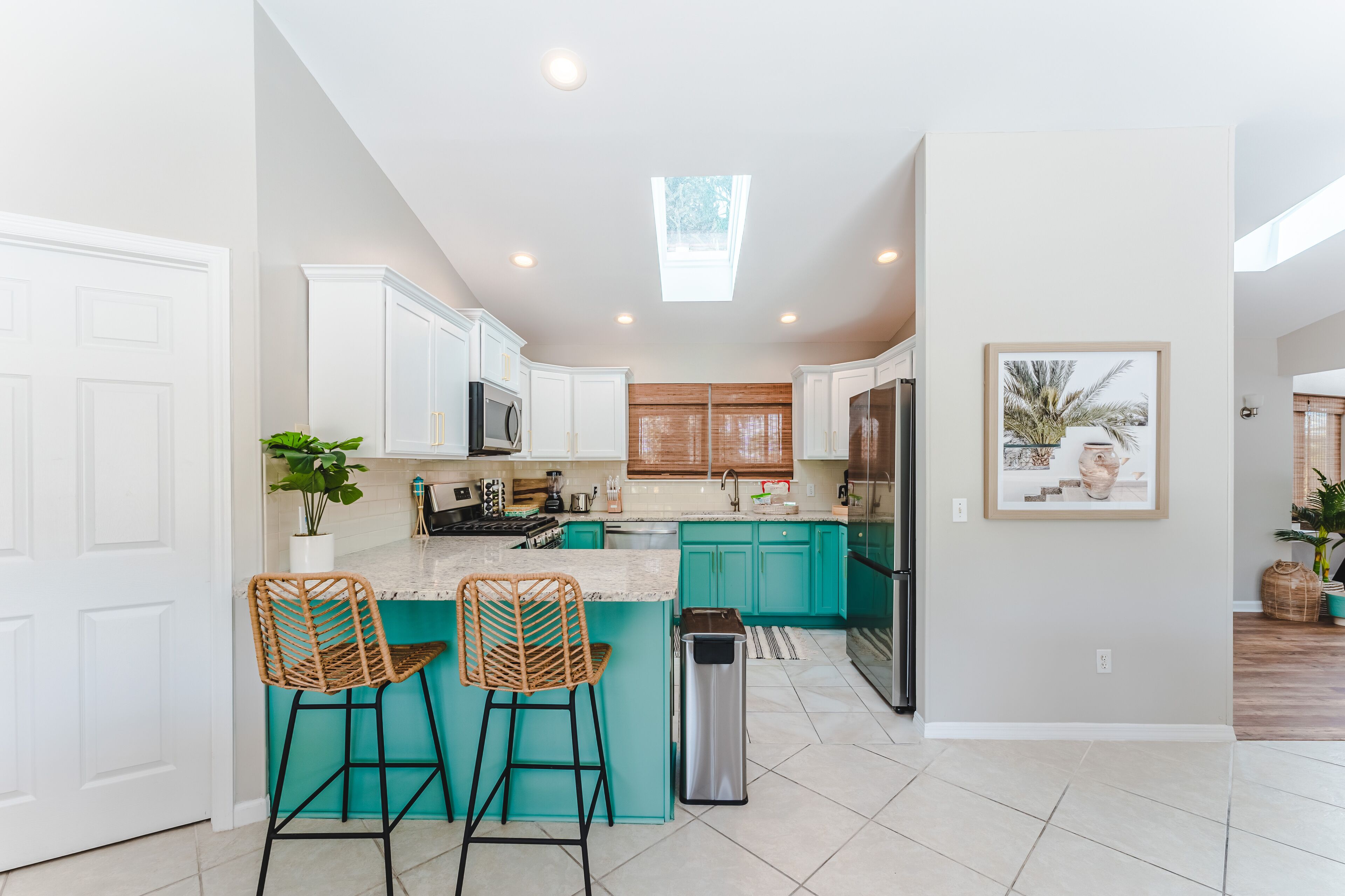 Private heated pool+sauna, 2 blocks to beach, game room, golf cart, dogs welcome