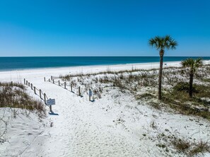 Beach nearby, sun loungers, beach towels - Spacious 5BD Retreat • Heated Pool + Sauna • 2 Blocks to Beach • Game Room (Port St. Joe)