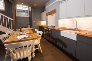 Fridge, oven, dishwasher - Mr Harvison's, Ambleside, Lake District (Ambleside)