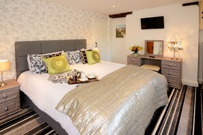 2 bedrooms, iron/ironing board, WiFi, bed sheets - Overbeck, Ambleside - Two Bedroom Cottage, Sleeps 4 (Ambleside)