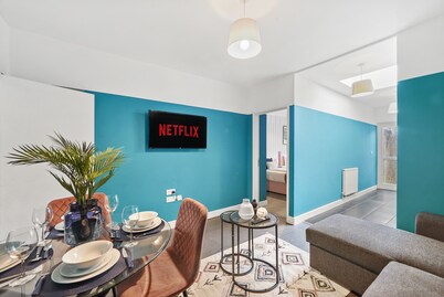 50% OFF - Stylish 2 bed sleeps 6 - Private Terrace