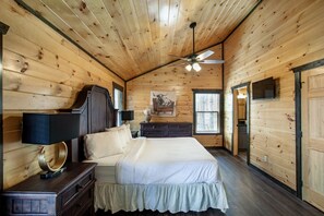 5 soveværelser, skrivebord, strygejern/strygebræt, weekendseng