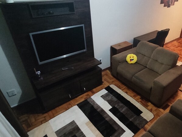 TV - Top floor apartment - 2 bedrooms and 1 parking space (Poços de Caldas)