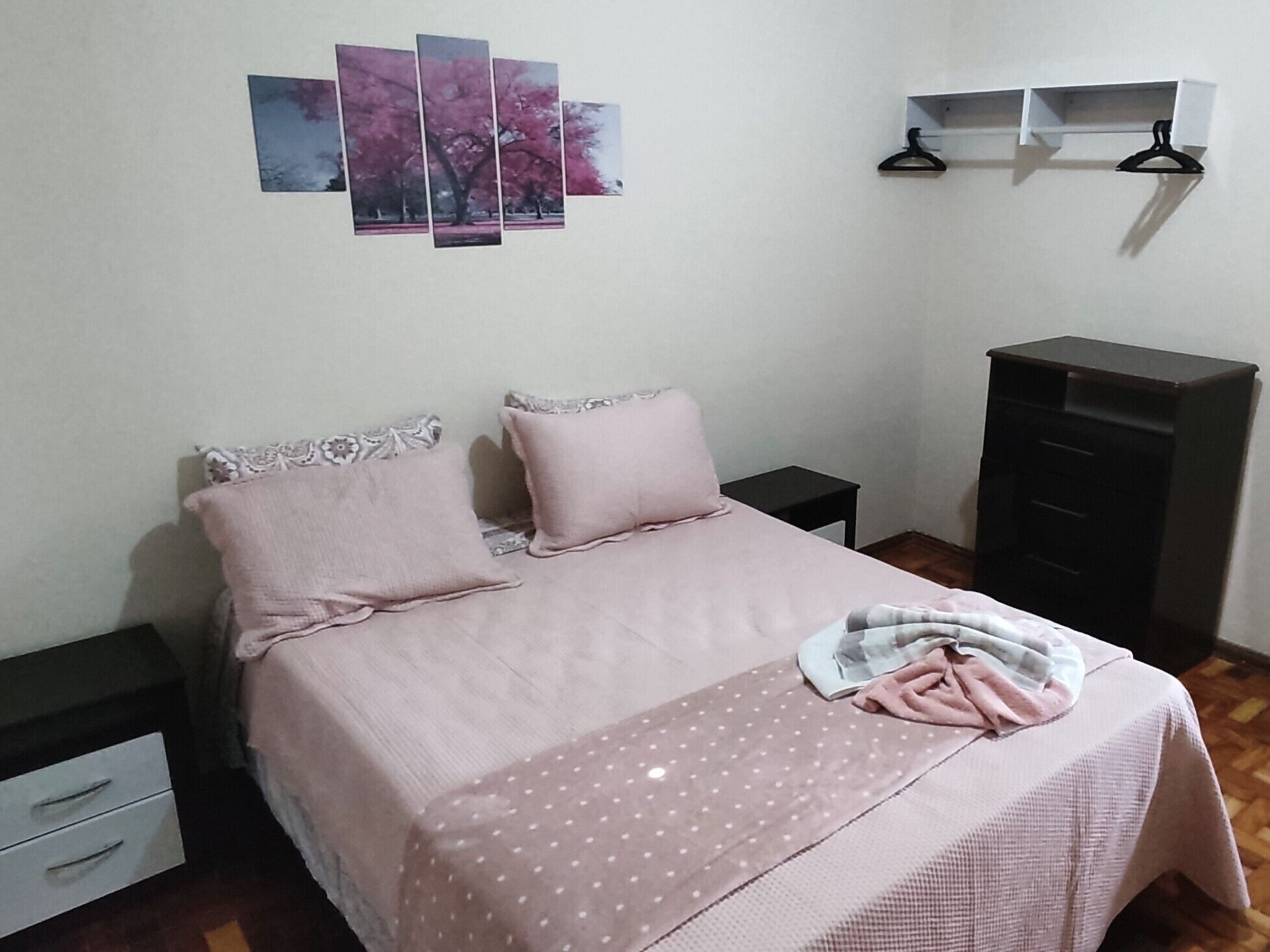 Superior apt w/ 2 bedrooms and 1 parking space